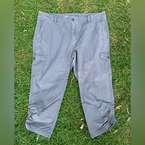 •EDDIE BAUER•Gray Cotton Cargo Crops•Size 16 M•Like New!
